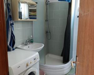 Chorvátsko - Na predaj rodinný  dom s dvoma apartmánmi na ostrove Vir