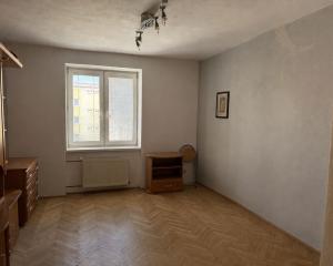 Exkluzívne na predaj - 2 izbový byt priamo v centre Brezna
