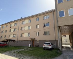Exkluzívne na predaj - 2 izbový byt priamo v centre Brezna