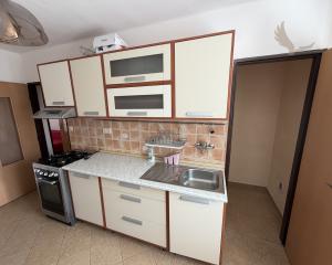 Exkluzívne na predaj - 2 izbový byt priamo v centre Brezna