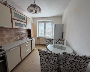 Exkluzívne na predaj - 2 izbový byt priamo v centre Brezna