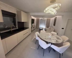 Chorvátsko- Moderný apartmán na ostrove Vir - Centrum