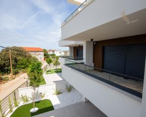 Exkluzívna novostavba, lokalita, špičková kvalita, 9 apartmánov s výhľadom na more