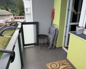 == Priestranný  2- izbový byt 65 m2 vo Valaskej - výborná cena za m2
