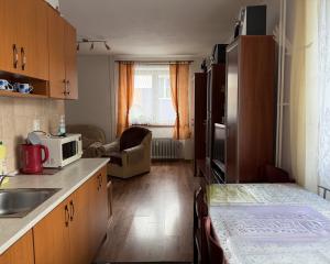 == Priestranný  2- izbový byt 65 m2 vo Valaskej - výborná cena za m2