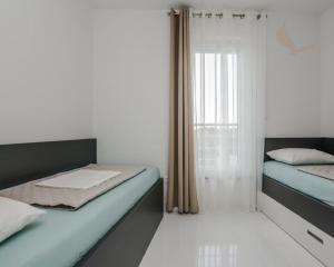 Chorvátsko - Novostavba apartmánový dom s výhľadom na more len 250m od mora