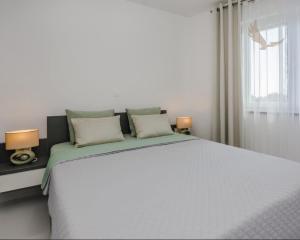 Chorvátsko - Novostavba apartmánový dom s výhľadom na more len 250m od mora