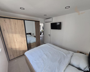 Chorvátsko - Novostavba apartmán s výhľadom na more len 150m od mora už len jeden v ponuke