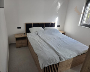 Chorvátsko - Novostavba apartmán s výhľadom na more len 150m od mora už len jeden v ponuke