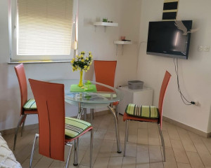 Chorvátsko - Na predaj apartmán v druhej rade od mora