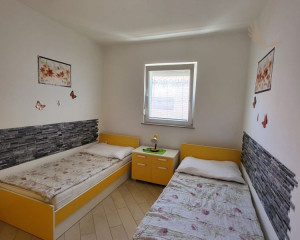 Chorvátsko - Na predaj apartmán v druhej rade od mora