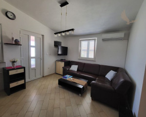 Chorvátsko - Na predaj apartmán v druhej rade od mora