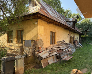 Pozemok so starším domom v Dolnej Lehote na predaj