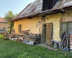 Pozemok so starším domom v Dolnej Lehote na predaj