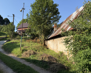 Pozemok so starším domom v Dolnej Lehote na predaj