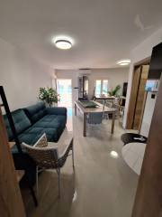 Chorvátsko, ostrov Vir - Na predaj kompletne zrekonštruovaný apartmán so spoločným bazénom