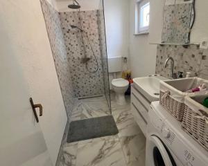 Chorvátsko, ostrov Vir - Na predaj: 3-izbový apartmán s výhľadom na more!