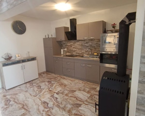Chorvátsko -ostrov Vir - Na predaj útulný kompletne zariadený apartmán