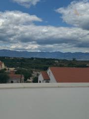 Apartmán so strešnou terasou len 100m od pieskovej pláže