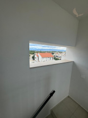 Apartmán so strešnou terasou len 100m od pieskovej pláže