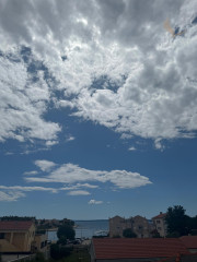 Apartmán so strešnou terasou len 100m od pieskovej pláže