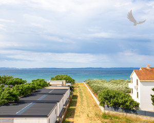 Chorvátsko : Privlaka - Na predaj apartmán s vlastnou záhradou v novostavbe, 150m od mora!