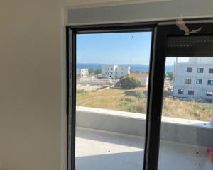 Chorvátsko-Na predaj apartmán so strešnou terasou a bazénom - Privlaka