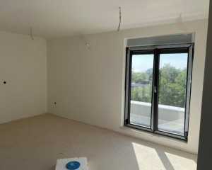 Chorvátsko-Na predaj apartmán so strešnou terasou a bazénom - Privlaka