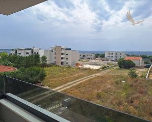 Chorvátsko-Na predaj apartmán so strešnou terasou a bazénom - Privlaka