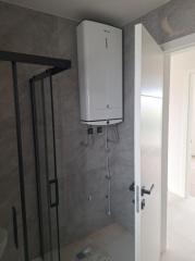 Chorvátsko-Na predaj apartmán so strešnou terasou a bazénom - Privlaka