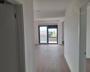 Chorvátsko-Na predaj apartmán so strešnou terasou a bazénom - Privlaka