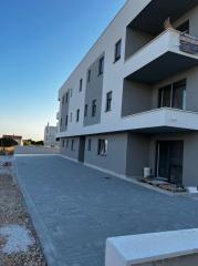 Chorvátsko-Na predaj apartmán so strešnou terasou a bazénom - Privlaka
