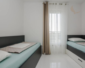 Chorvátsko - Novostavba apartmánový dom s výhľadom na more len 250m od mora