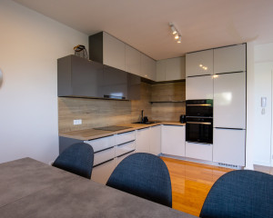 Chorvátsko - Luxusný Apartmán pri Mori so Záhradou a Garážou – Zadar, Diklo