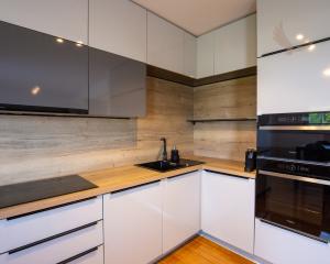 Chorvátsko - Luxusný Apartmán pri Mori so Záhradou a Garážou – Zadar, Diklo
