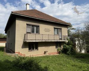 Priestranný rodinný dom s veľkou záhradou - Lopej