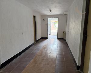 Priestranný rodinný dom s veľkou záhradou - Lopej