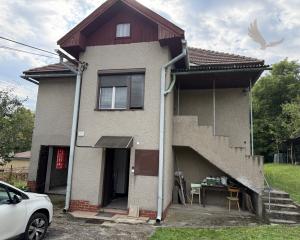 Priestranný rodinný dom s veľkou záhradou - Lopej