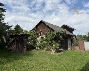 Priestranný rodinný dom s veľkou záhradou - Lopej