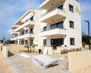 Novostavba apartmánu len 150m od mora, 77 m2, výhľad na more ,Chorvátsko- Privlaka