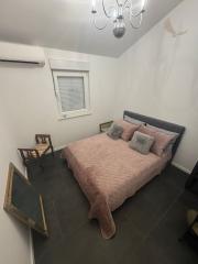 Chorvátsko, ostrov Vir : Na predaj apartmán s galériou a záhradou – len 80 m od mora