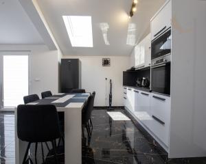 Chorvátsko - Apartmán len 50m od mora v najlepšej lokalite Zaton s výhľadom na more