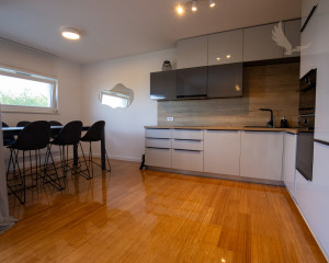Chorvátsko - Luxusný Apartmán pri Mori so Záhradou a Garážou – Zadar, Diklo