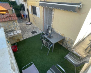 Chorvátsko- Apartmán so záhradou len 300m od mora