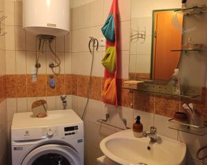 Chorvátsko, Zaton - Na predaj zariadený apartmán s výhľadom na more!