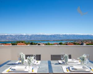 Chorvátsko - PENTHOUSE 72 m² S VEĽKOU STREŠNOU TERASOU A PANORAMATICKÝM VÝHĽADOM NA MORE