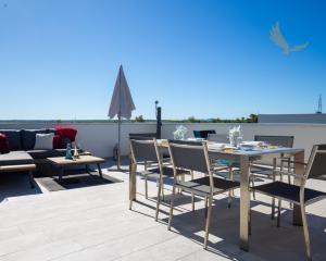 Chorvátsko - PENTHOUSE 72 m² S VEĽKOU STREŠNOU TERASOU A PANORAMATICKÝM VÝHĽADOM NA MORE