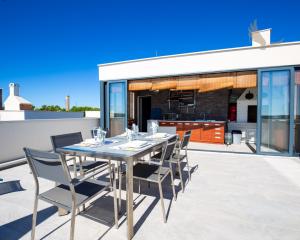 Chorvátsko - PENTHOUSE 72 m² S VEĽKOU STREŠNOU TERASOU A PANORAMATICKÝM VÝHĽADOM NA MORE