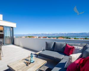 Chorvátsko - PENTHOUSE 72 m² S VEĽKOU STREŠNOU TERASOU A PANORAMATICKÝM VÝHĽADOM NA MORE