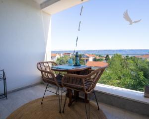 Chorvátsko - PENTHOUSE 72 m² S VEĽKOU STREŠNOU TERASOU A PANORAMATICKÝM VÝHĽADOM NA MORE